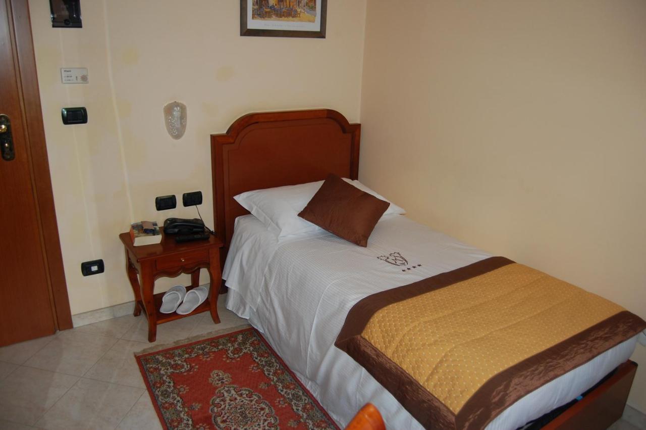 Grand Hotel Moroni Финале Лигуре Екстериор снимка