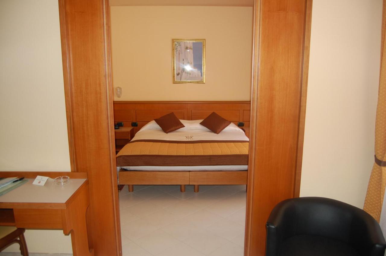 Grand Hotel Moroni Финале Лигуре Екстериор снимка