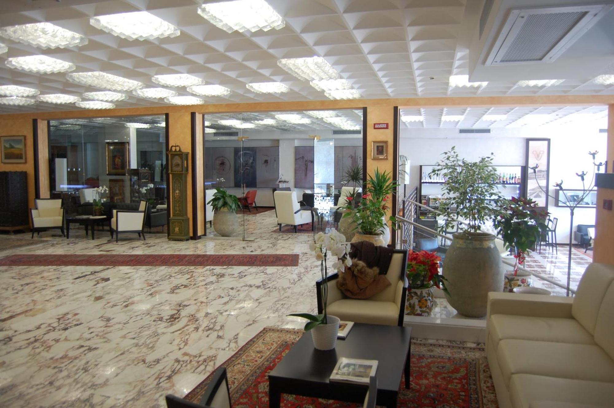 Grand Hotel Moroni Финале Лигуре Екстериор снимка